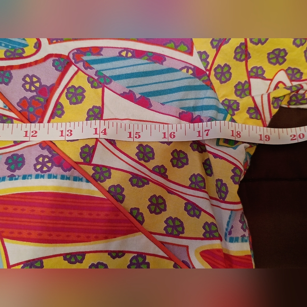 Dickies XS V-Neck Scrub Top | Vibrant Retro Abstract Floral | 2 Pockets - Picture 5 of 9
